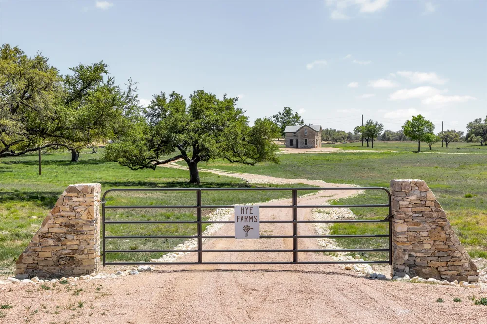 9695 W US 290 Highway Hye, TX 78635