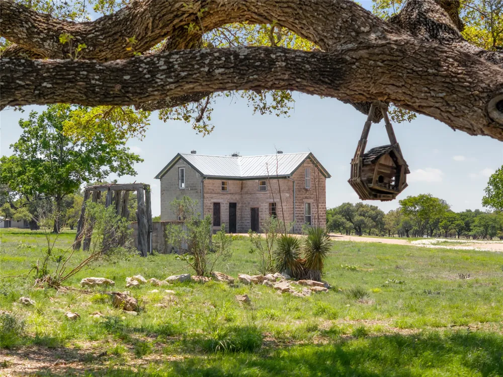9695 W US 290 Highway Hye, TX 78635