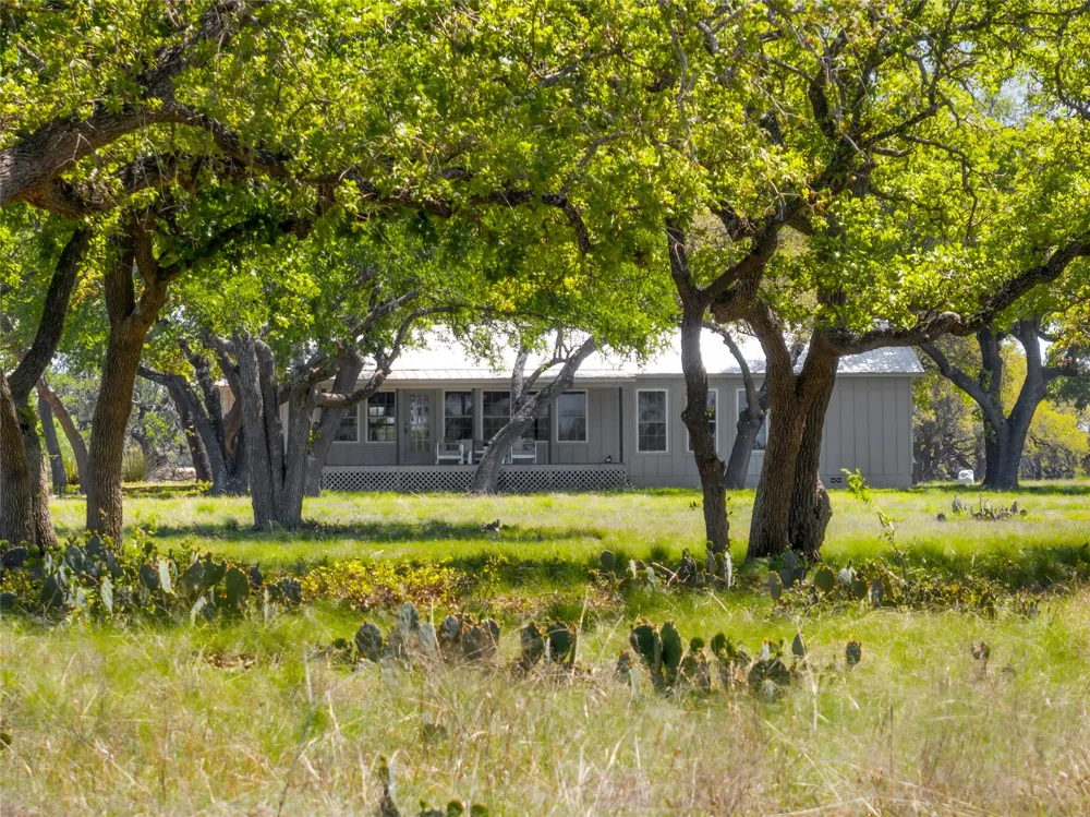 9695 W US 290 Highway Hye, TX 78635