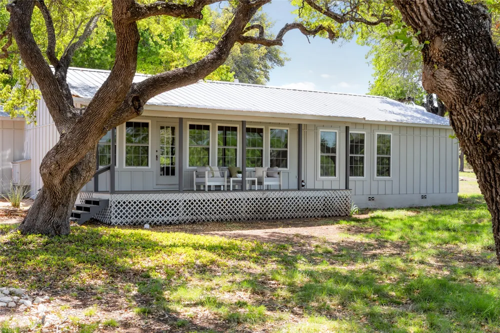 9695 W US 290 Highway Hye, TX 78635