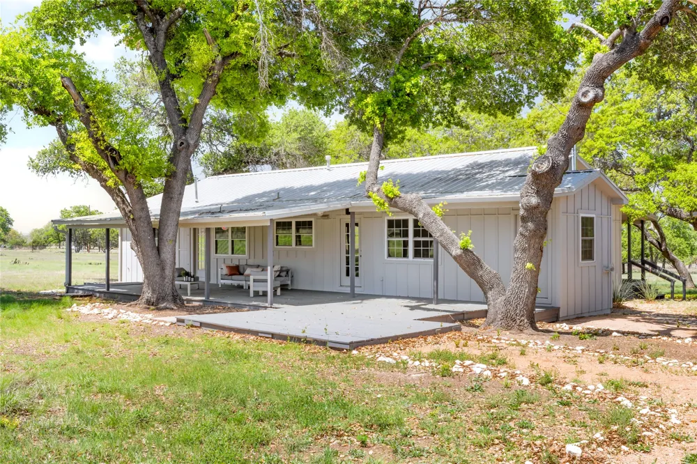 9695 W US 290 Highway Hye, TX 78635