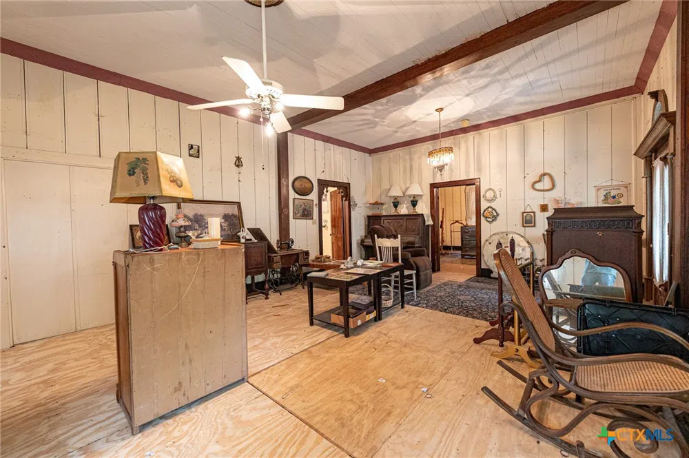 204 Avenue F Shiner, TX 77984