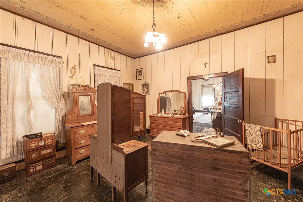 204 Avenue F Shiner, TX 77984