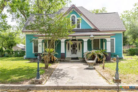 204 Avenue F