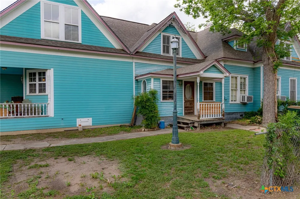 204 Avenue F Shiner, TX 77984