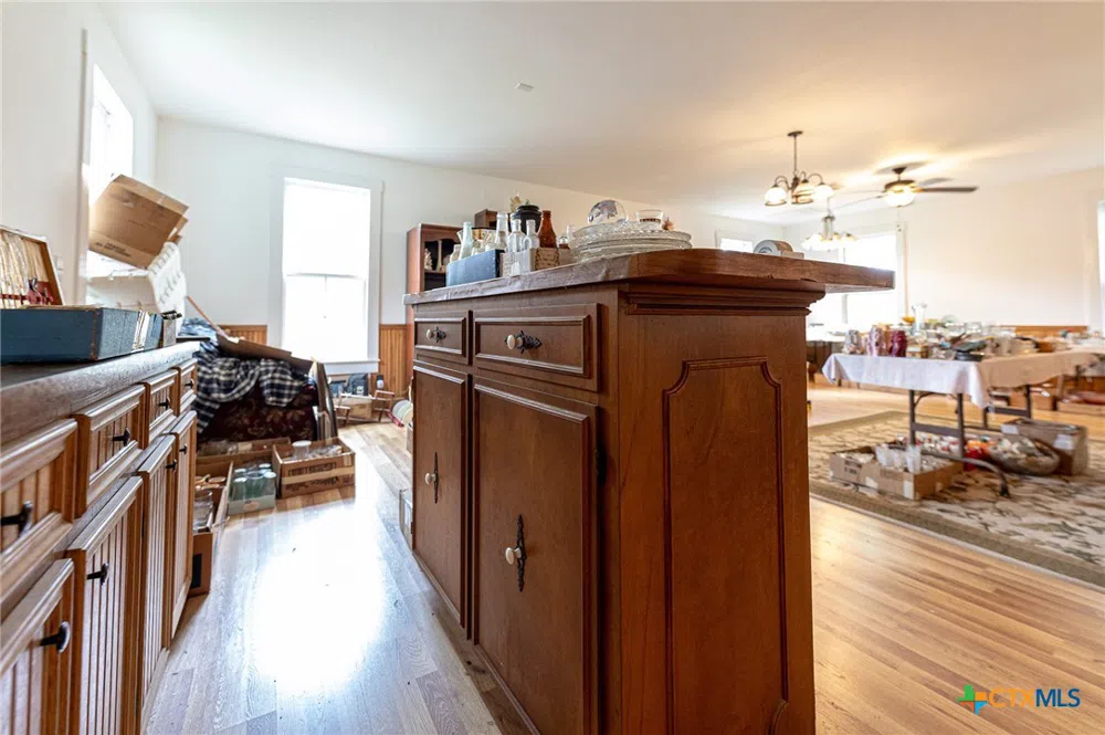 204 Avenue F Shiner, TX 77984
