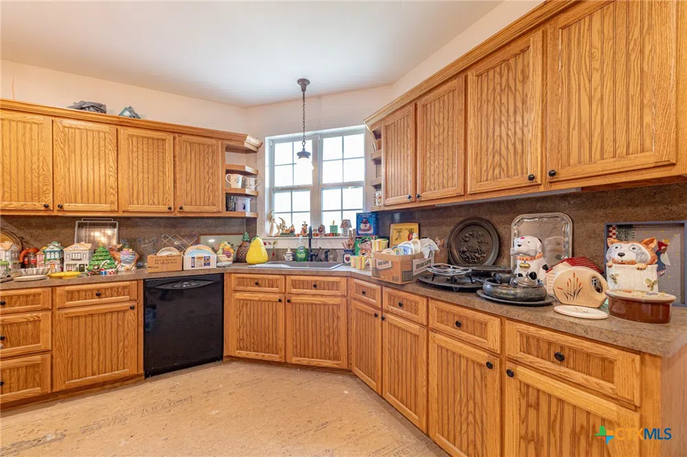 204 Avenue F Shiner, TX 77984
