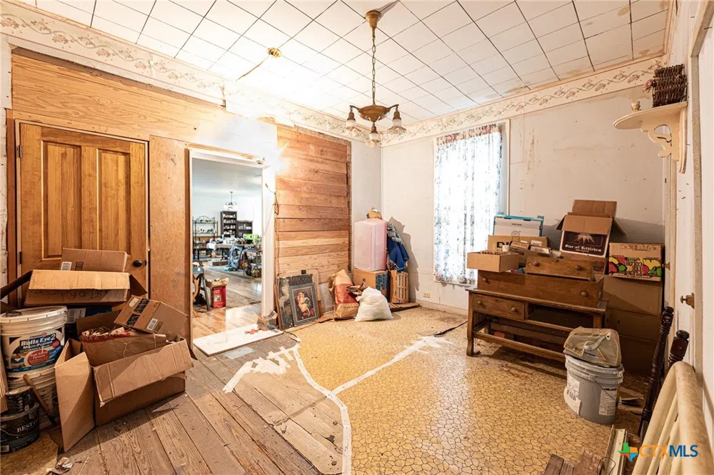 204 Avenue F Shiner, TX 77984