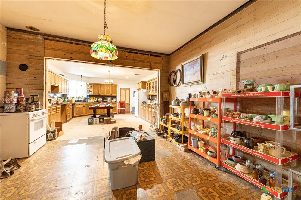 204 Avenue F Shiner, TX 77984
