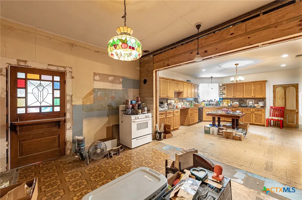 204 Avenue F Shiner, TX 77984