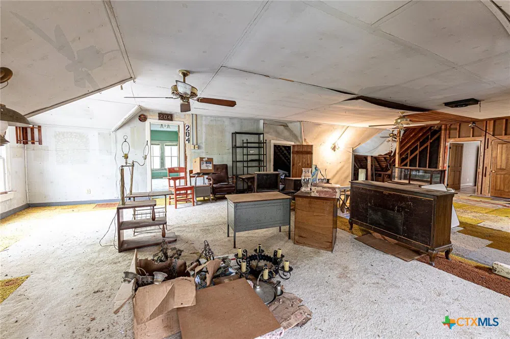 204 Avenue F Shiner, TX 77984