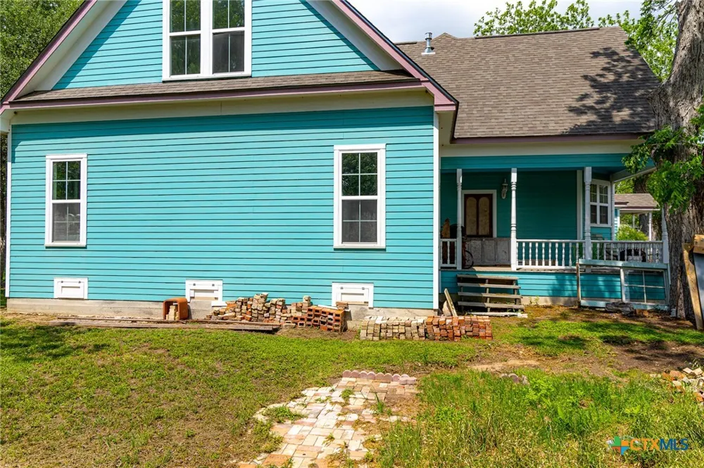 204 Avenue F Shiner, TX 77984