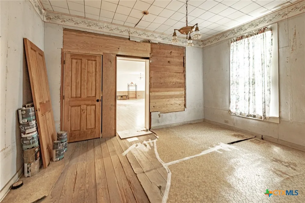 204 Avenue F Shiner, TX 77984