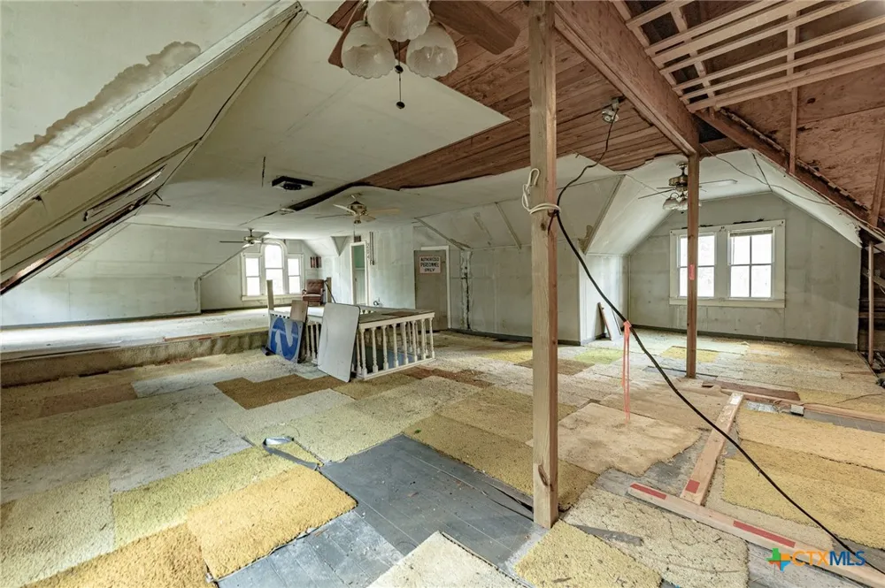 204 Avenue F Shiner, TX 77984