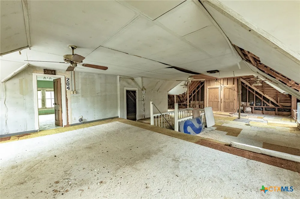 204 Avenue F Shiner, TX 77984