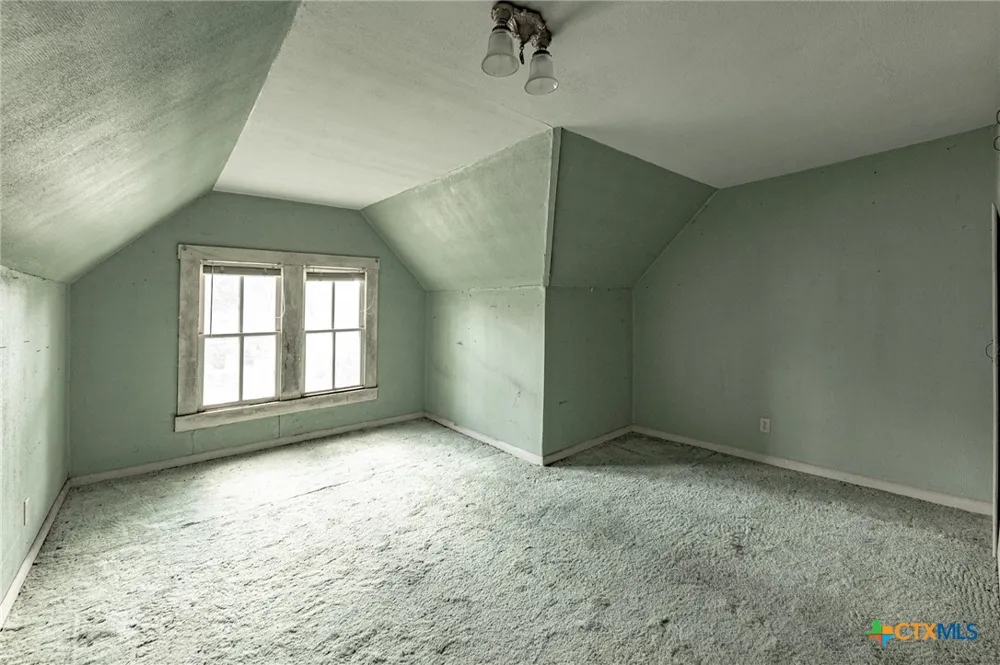 204 Avenue F Shiner, TX 77984