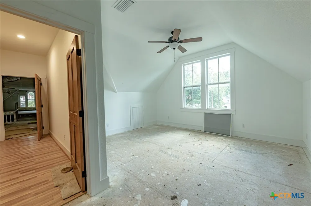 204 Avenue F Shiner, TX 77984