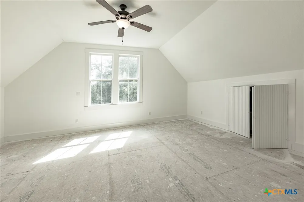 204 Avenue F Shiner, TX 77984