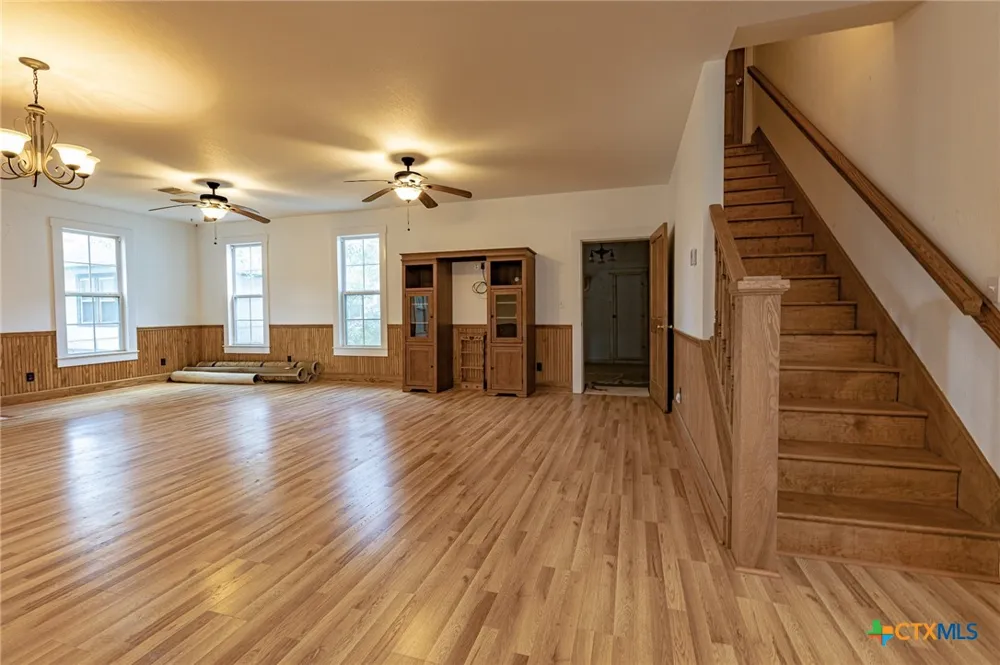 204 Avenue F Shiner, TX 77984