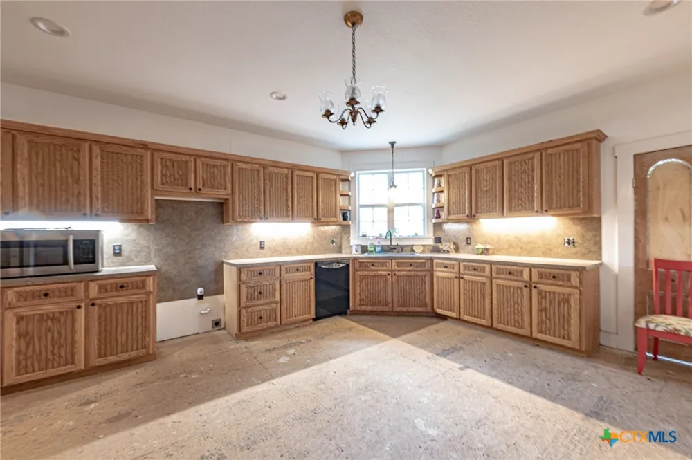 204 Avenue F Shiner, TX 77984