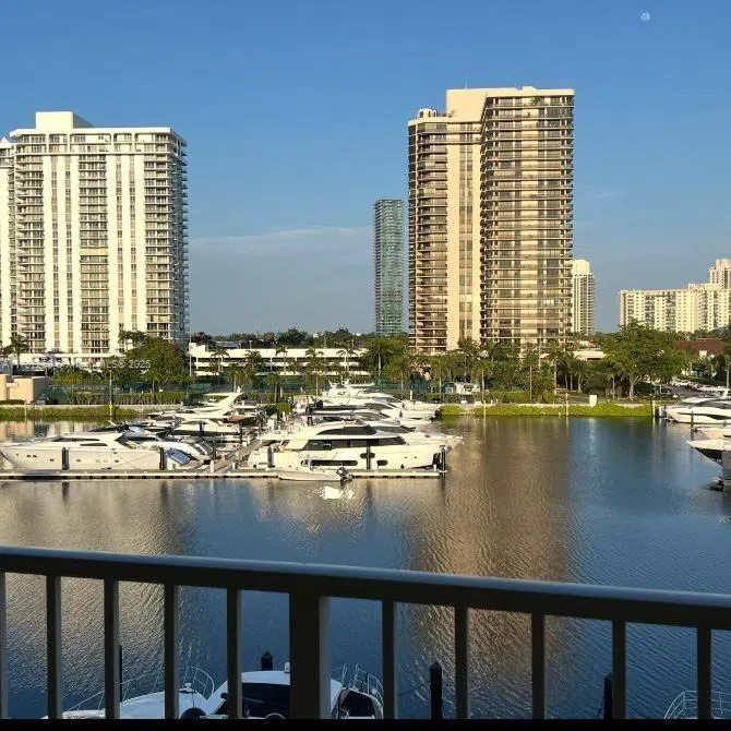 19877 E Country Club Dr #3606 Aventura, FL 33180