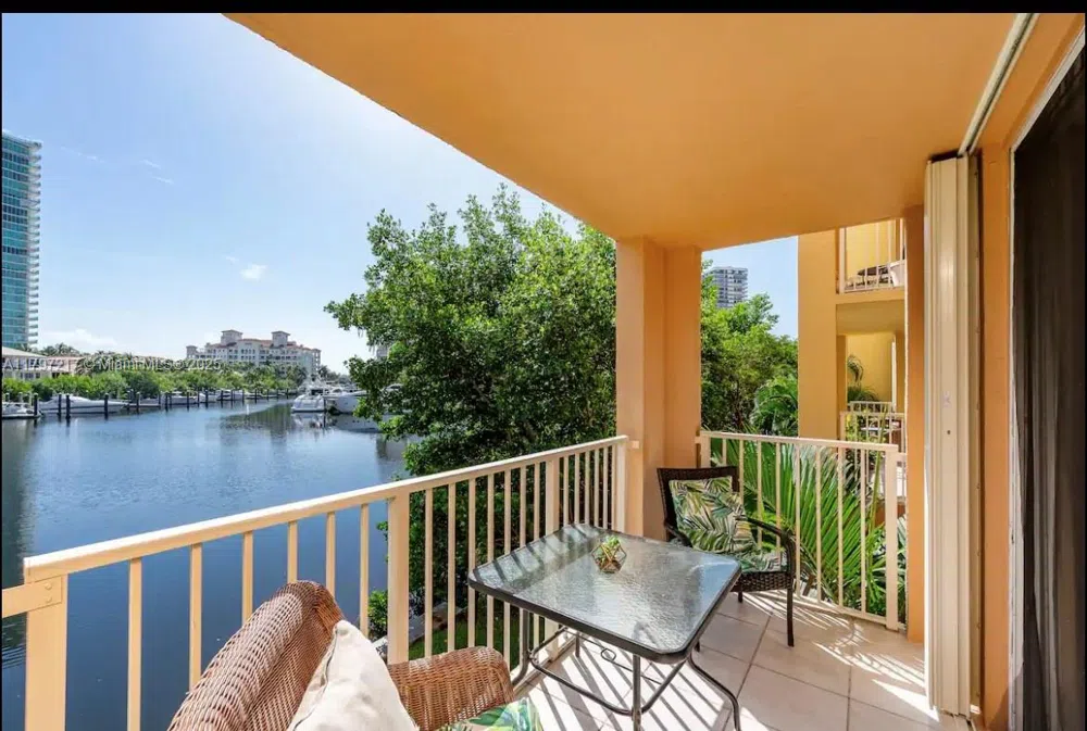 19999 E Country Club Dr #1202 Aventura, FL 33180
