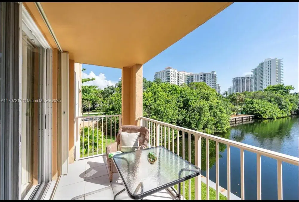 19999 E Country Club Dr #1202 Aventura, FL 33180