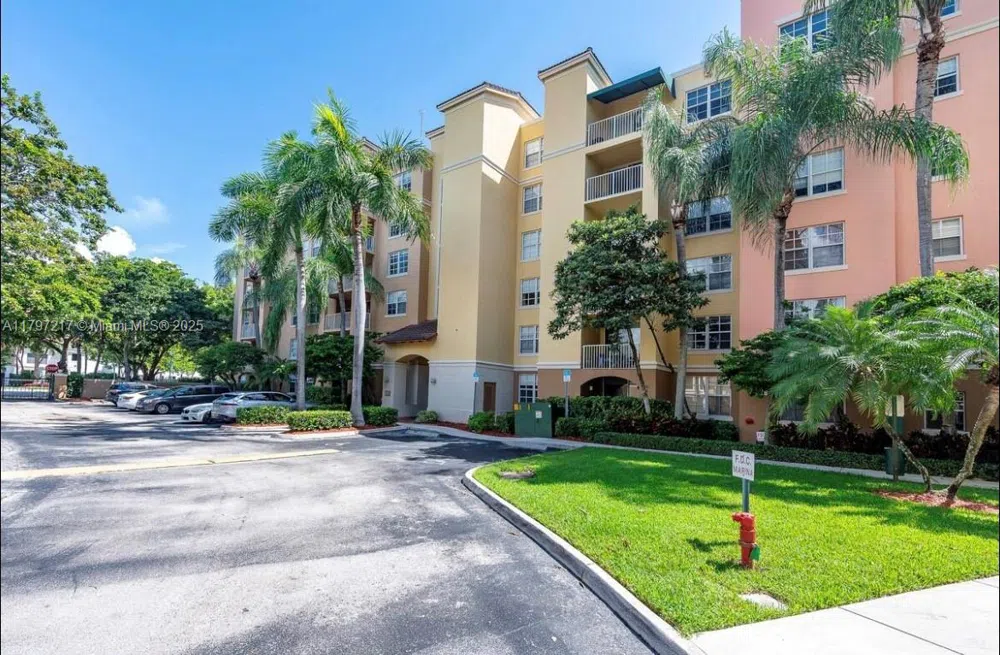 19999 E Country Club Dr #1202 Aventura, FL 33180