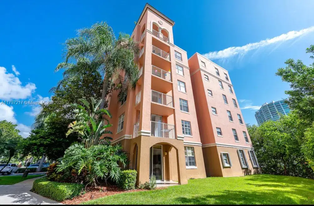 19999 E Country Club Dr #1202 Aventura, FL 33180