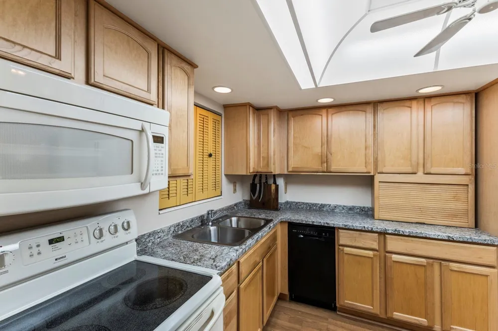 4015 LAKE BAYSHORE DRIVE #108 Bradenton, FL 34205