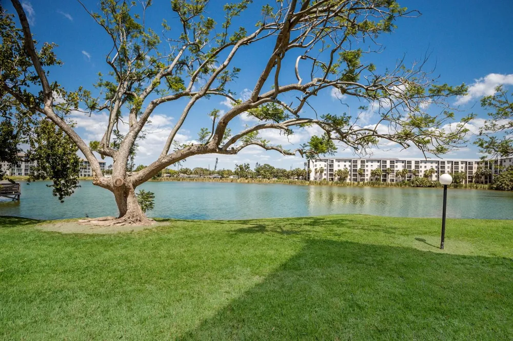 4015 LAKE BAYSHORE DRIVE #108 Bradenton, FL 34205