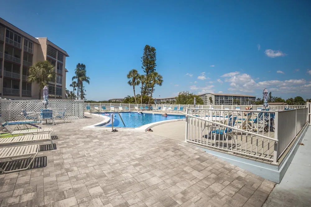 4015 LAKE BAYSHORE DRIVE #108 Bradenton, FL 34205