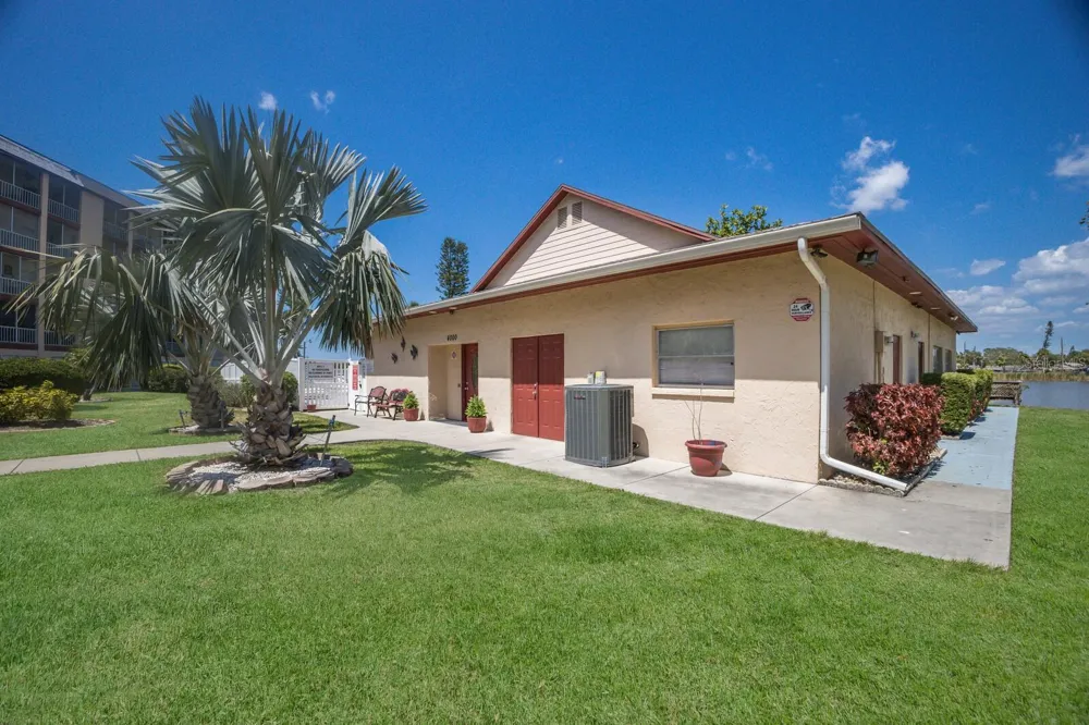 4015 LAKE BAYSHORE DRIVE #108 Bradenton, FL 34205
