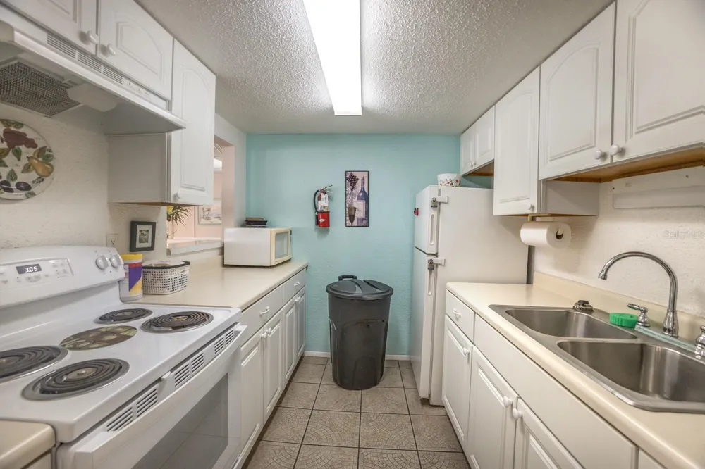 4015 LAKE BAYSHORE DRIVE #108 Bradenton, FL 34205