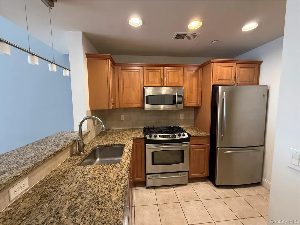 1405 Round Pointe Drive Haverstraw, NY 10927