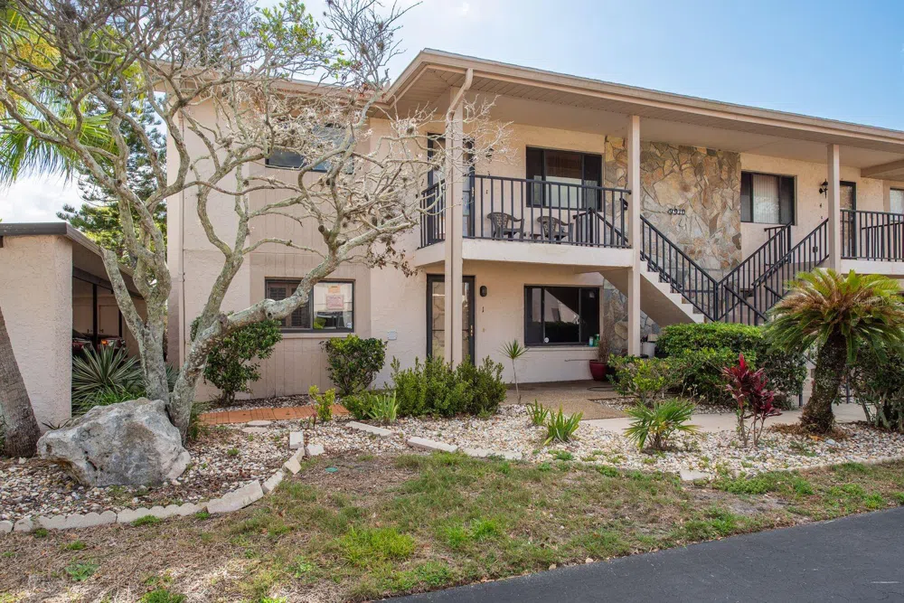 9910 EAGLES POINT CIRCLE #3 Port Richey, FL 34668
