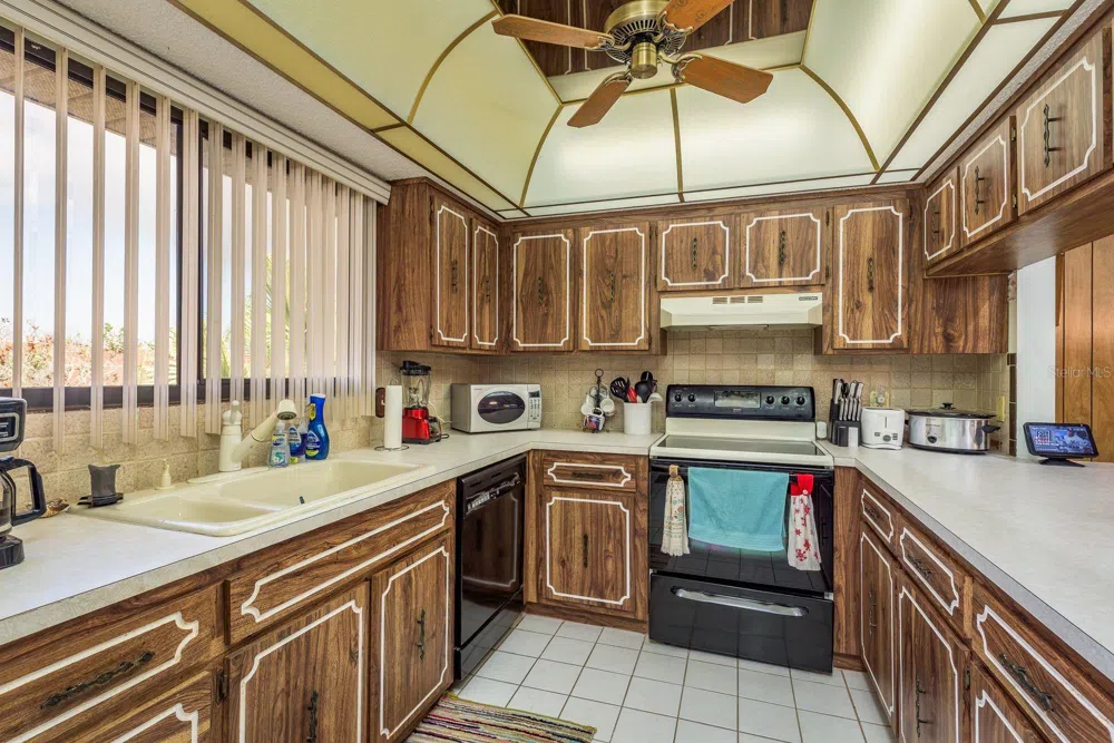 9910 EAGLES POINT CIRCLE #3 Port Richey, FL 34668