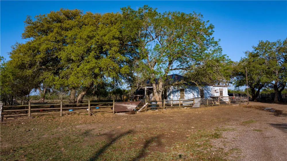 8440 State Highway 239 W Goliad, TX 77963