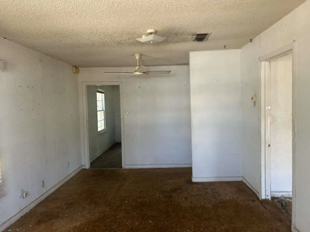 1112 Austin Street Comanche, TX 76442