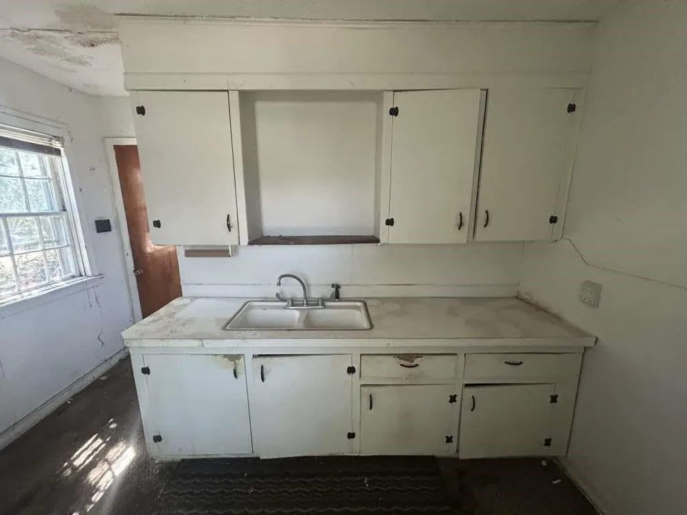 1112 Austin Street Comanche, TX 76442
