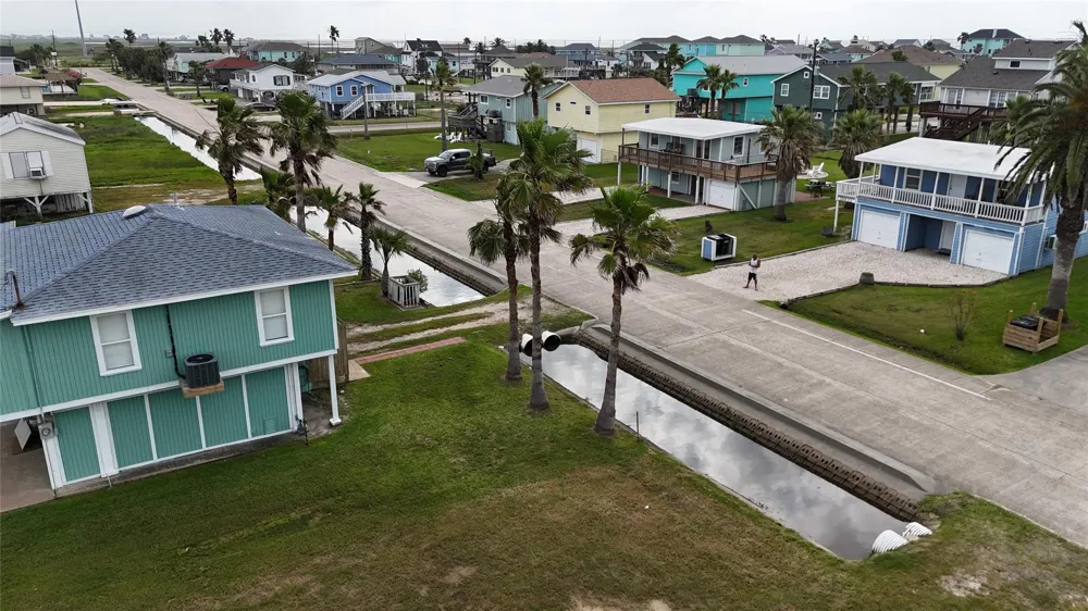 16619 Jolly Roger Jamaica Beach, TX 77554