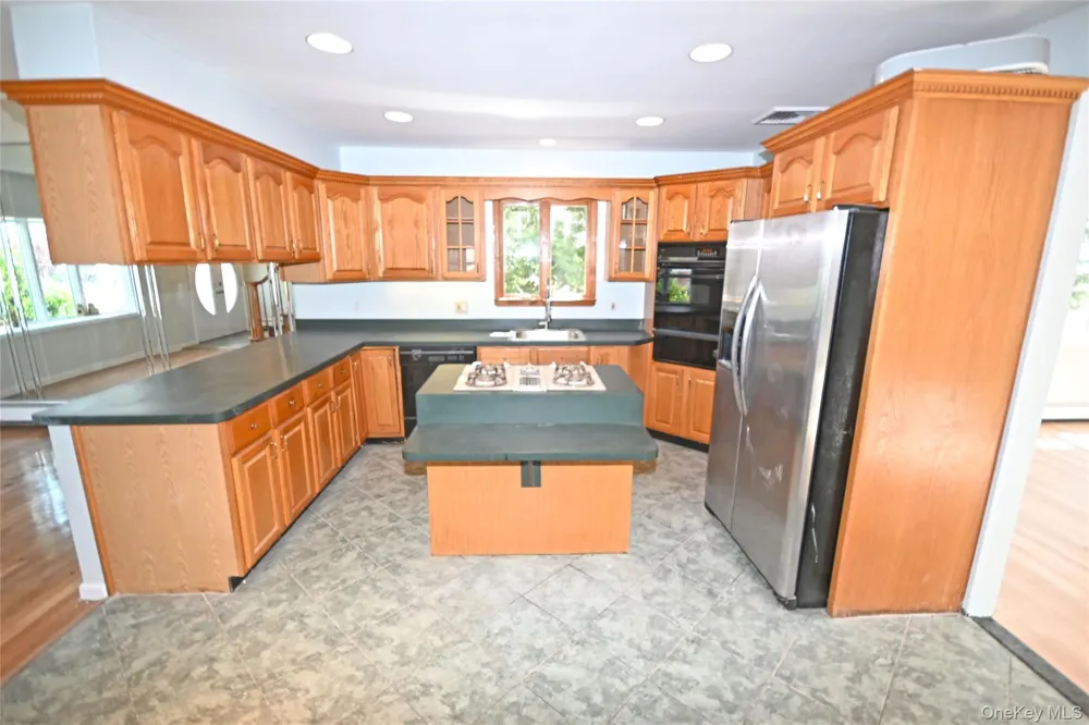 2198 Willow Street Wantagh, NY 11793