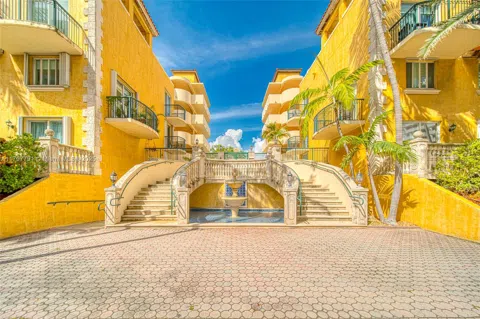 8888 Collins Ave #201