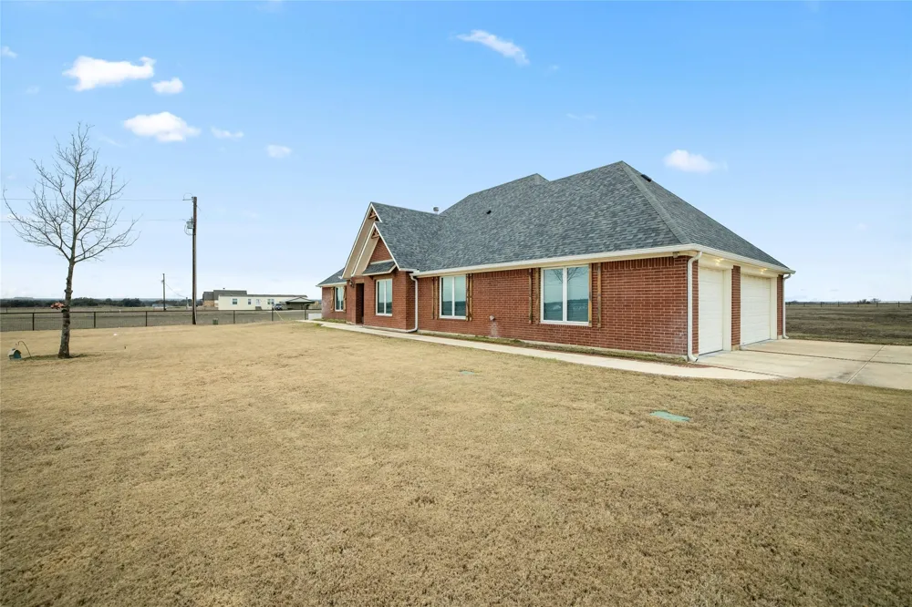 1800 County Road 305 Jarrell, TX 76537