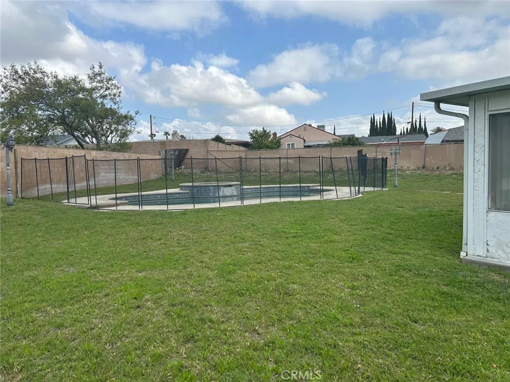 9050 Dumond Drive Fontana, CA 92335