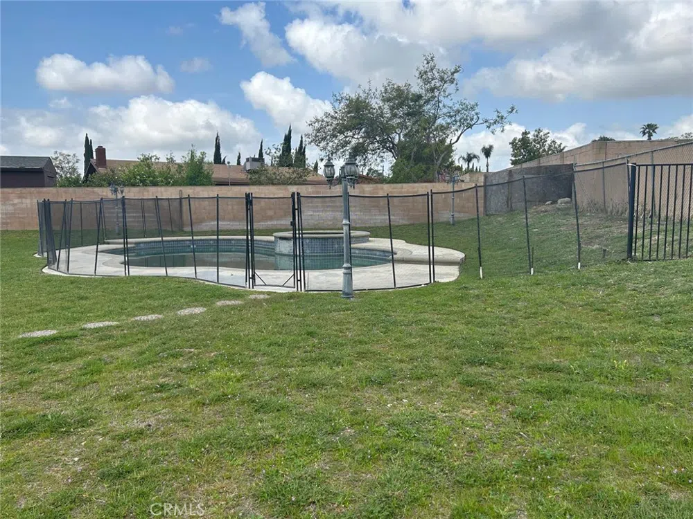 9050 Dumond Drive Fontana, CA 92335