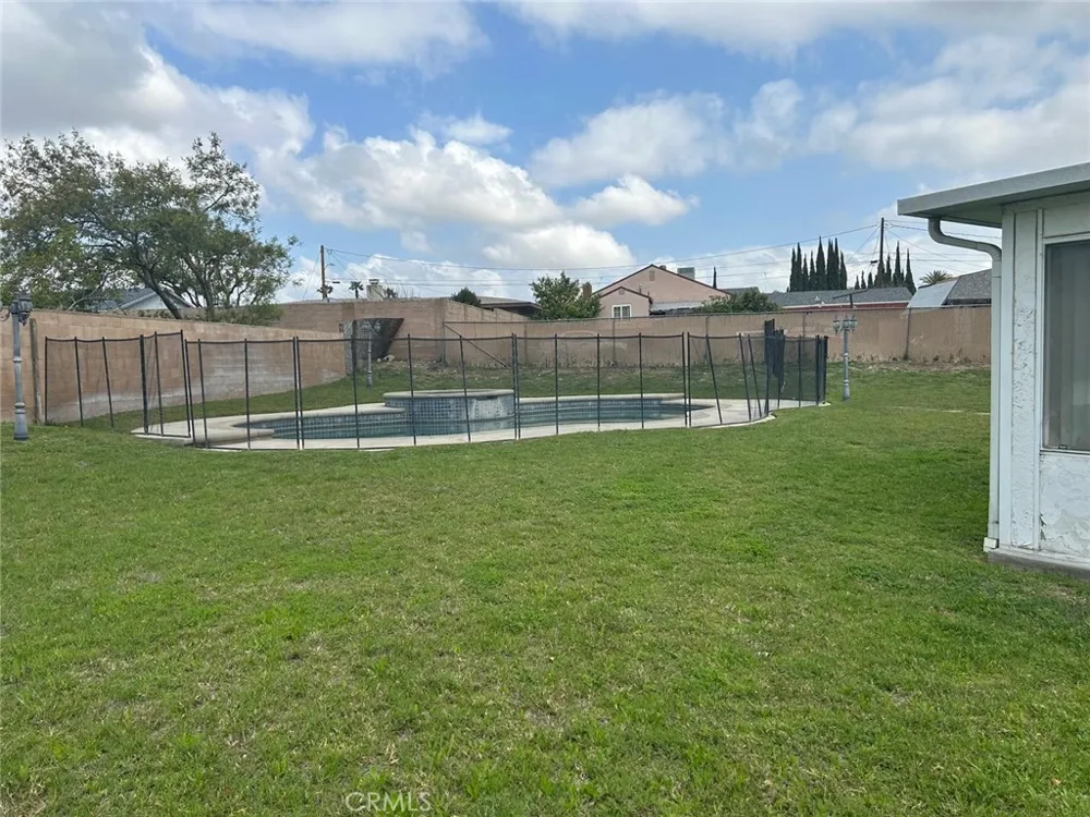 9050 Dumond Drive Fontana, CA 92335