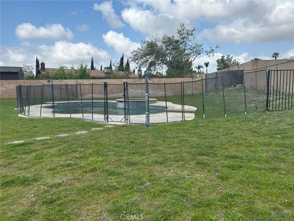 9050 Dumond Drive Fontana, CA 92335