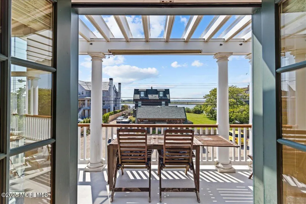 1043 Barnegat Lane Mantoloking, NJ 08738
