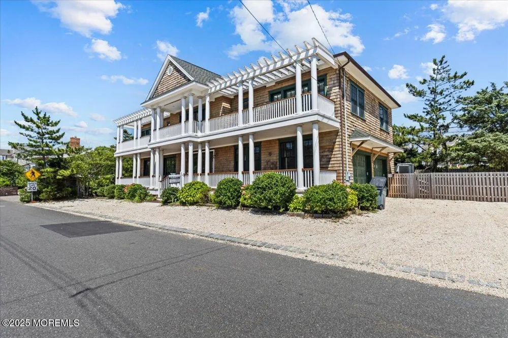 1043 Barnegat Lane Mantoloking, NJ 08738